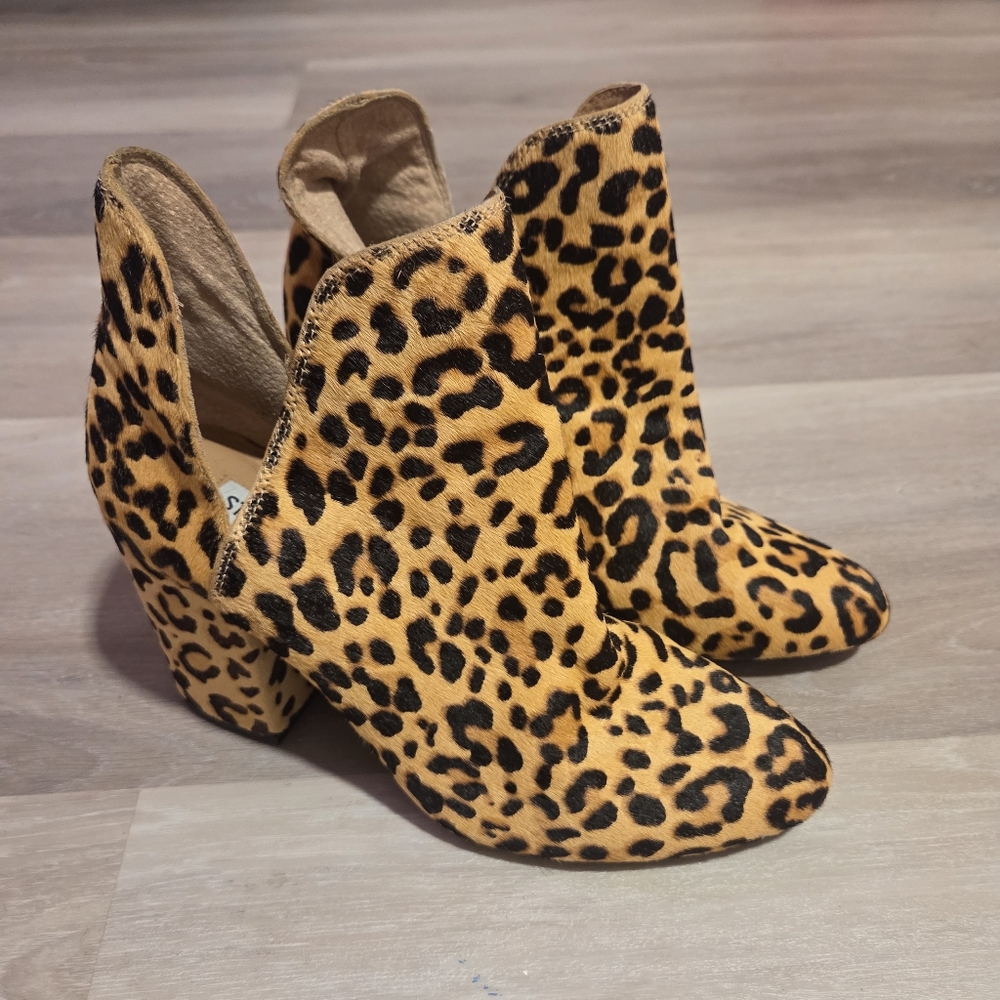 Steve Madden Rockstar Cow Hair Leopard Booties Size 7.5  Excellent Condition